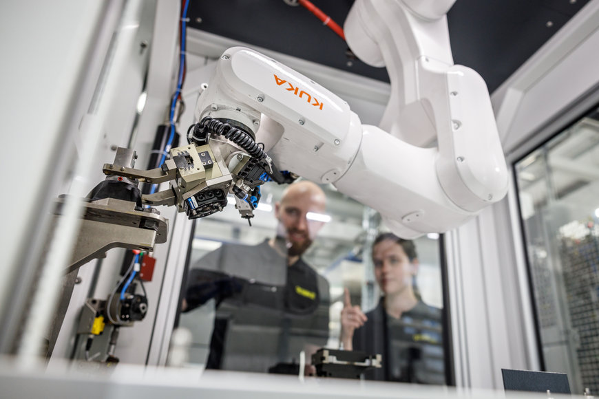 Automatisierte Herstellung von Präzisionswerkzeug: Paul Horn schreibt Erfolgsgeschichte mit KUKA Customer Ser-vice